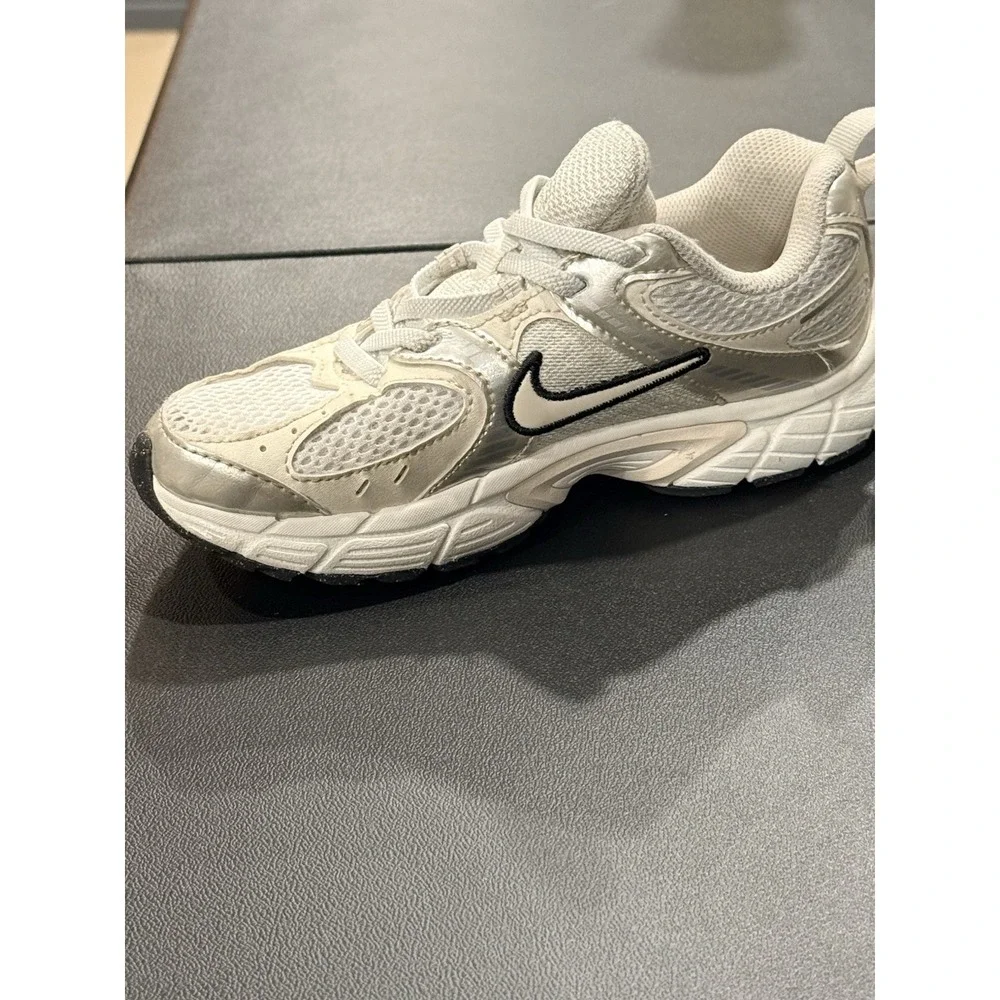 Nike V5 RNR KIDS Trainers US 1.5C